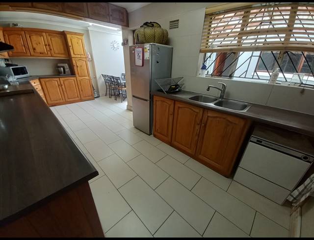 4 BEDROOM HOUSE FOR SALE IN STRANDFONTEIN